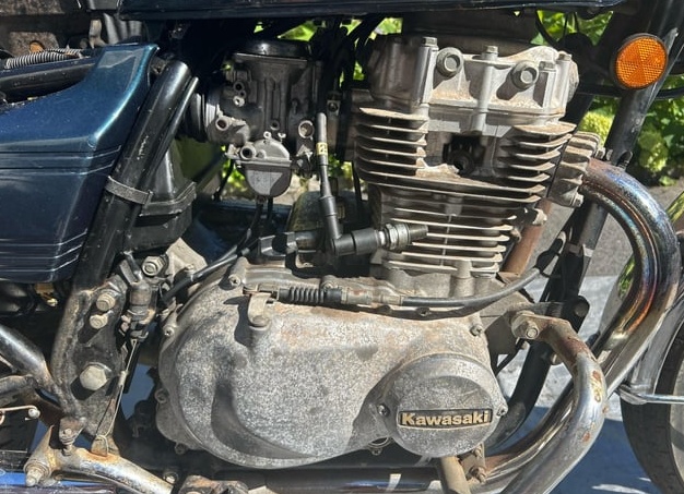 Почему топливный бак у одних авто слева, а у других — справа