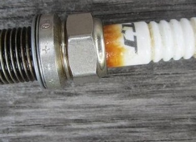 Коричневый ободок на свече зажигания - пробой или норма? Разбираемся раз и навсегда