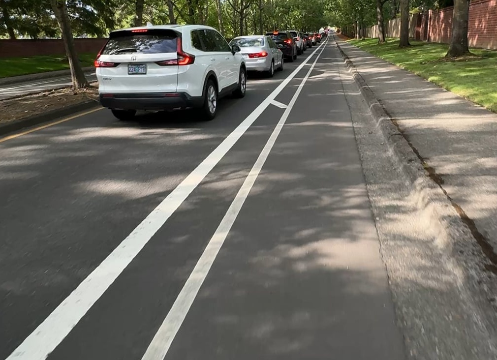 Куда исчезли брызговики? Почему современные авто стали грязными «снайперами»