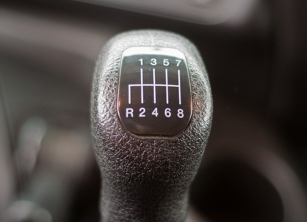 Почему у грузовиков так много передач и как с этим справляются водители